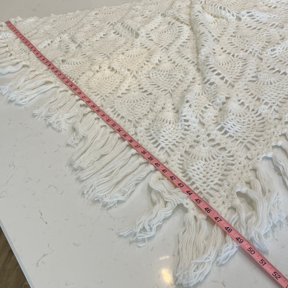 Vintage Handmade Cream Crochet Pineapple Lace Fringe Shawl Wrap - Picture 6 of 6